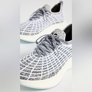 APL techno foam zip line women’s sneakers